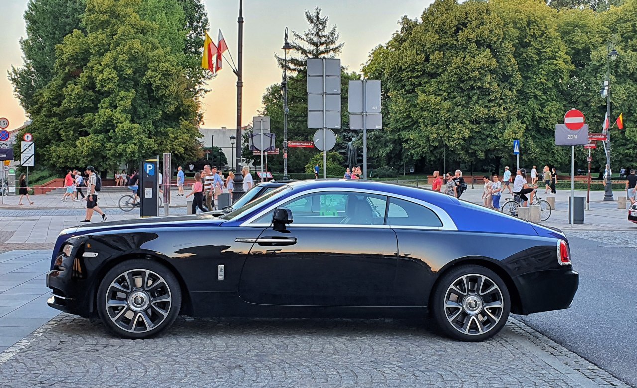 rolls royce - Gdzie w Warszawie robić zdjęcia super drogich aut hotel europejski